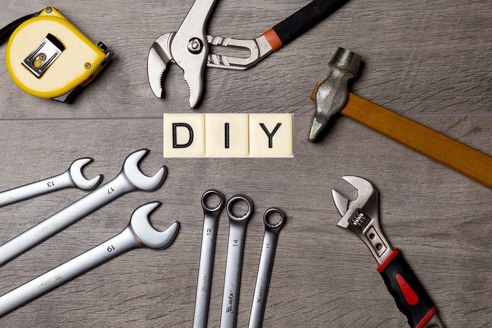 DIY - Do it yourself mit der eigenen Geschicklichkeit von einfachen zu komplexen DIY-Projekten.